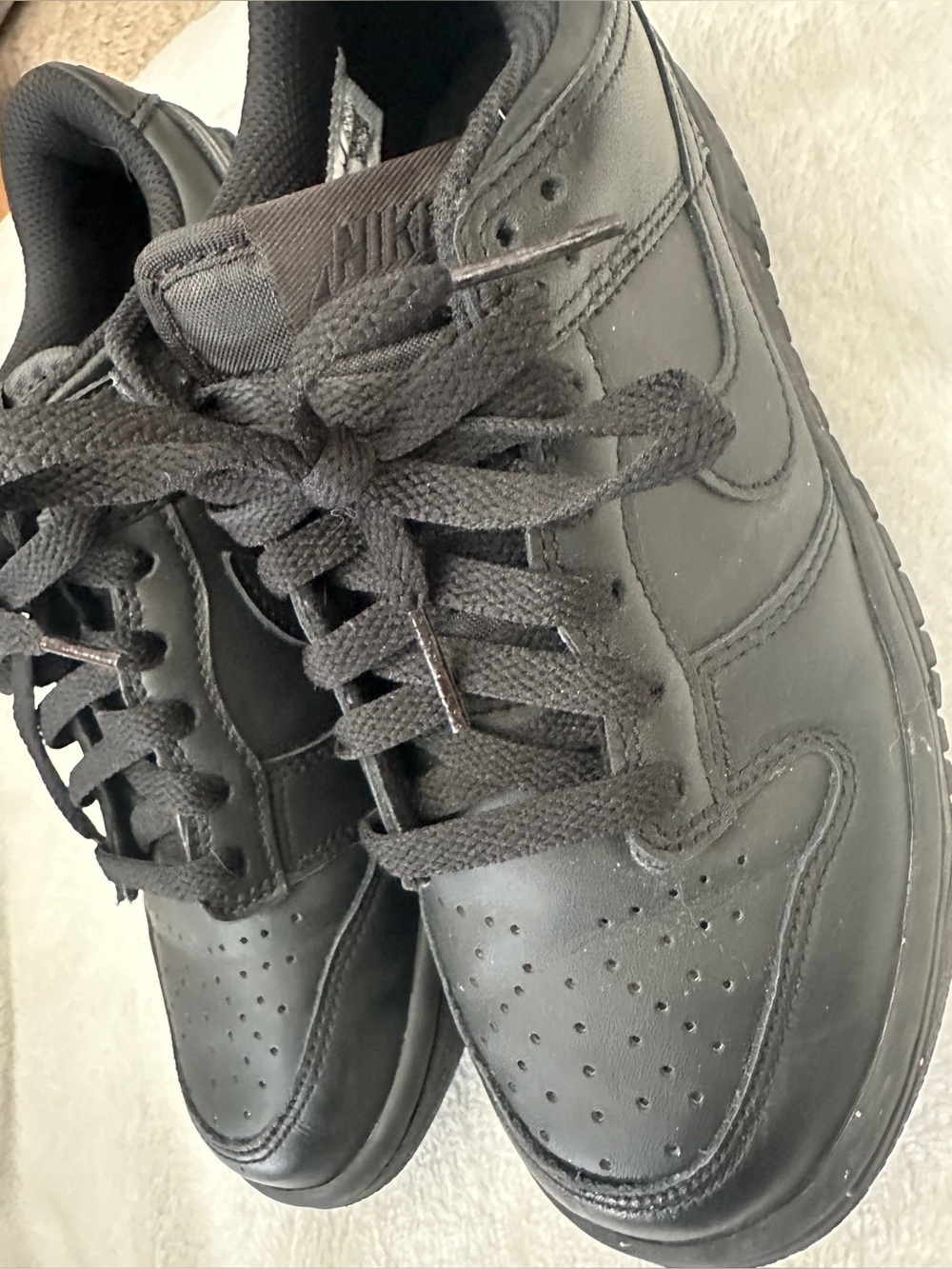 Nike Dunk Low All Black Sz 5Y